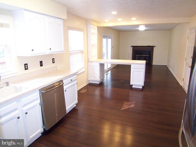 Building Photo - 411 Grasmere Dr