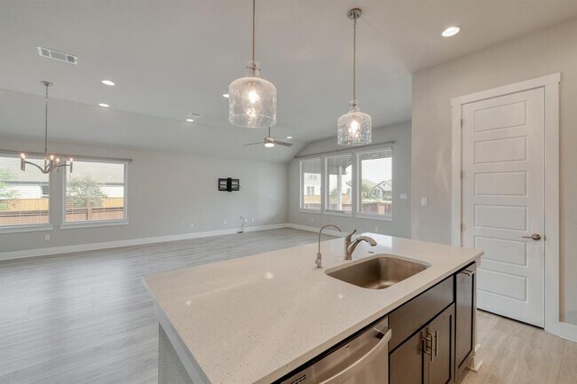 Building Photo - 4600 Post Ln