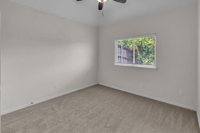 Building Photo - 9129 Cottonwood Village Dr