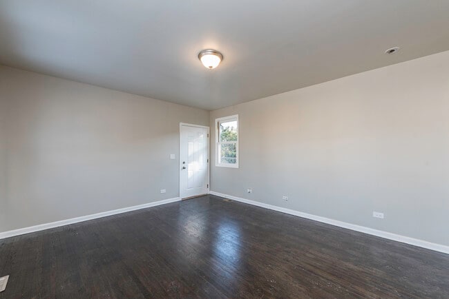 Building Photo - 821 12th St