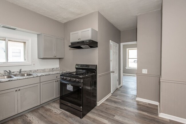 Building Photo - 8819 North Ave