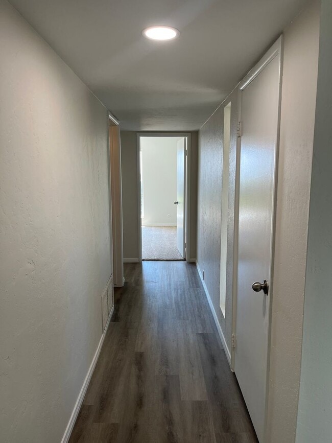Building Photo - 4 Bed 3 Bath in Del Cerro