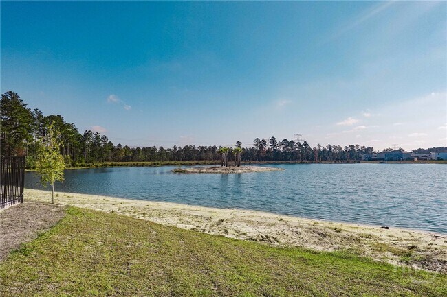 Building Photo - 511 Coconut Dr