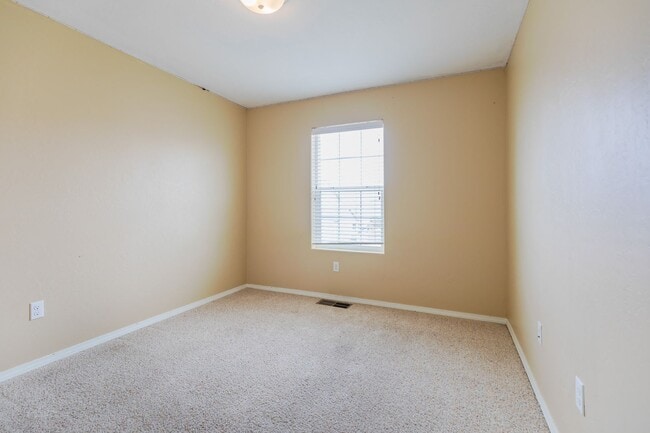 Building Photo - Beautiful Two Story House