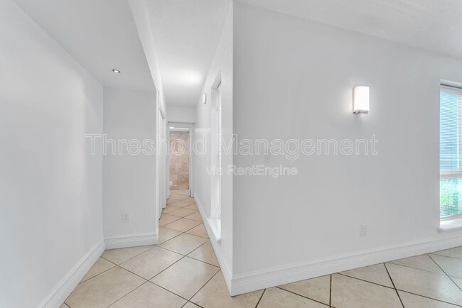 Building Photo - 150 SW 10th St