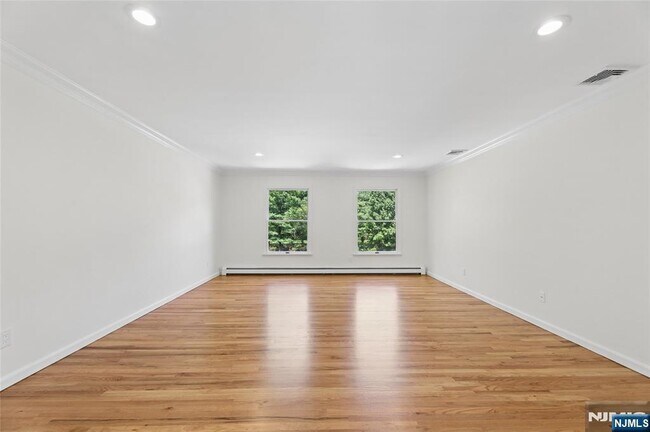 Building Photo - 2 W Saddle River Rd