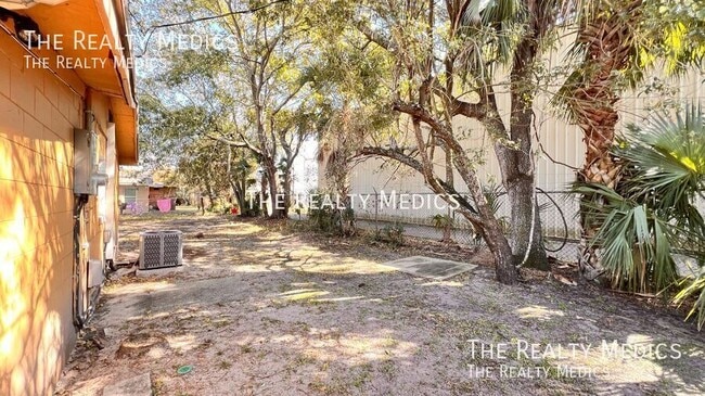 Building Photo - 854 Klondike Ave