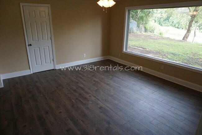 Building Photo - 4747 Crescent Dr