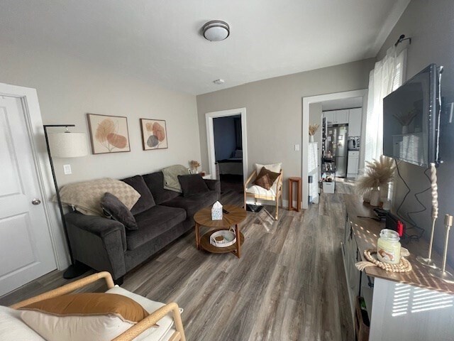 Building Photo - 152 S Walnut St