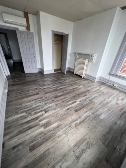 Building Photo - 631 W Market St