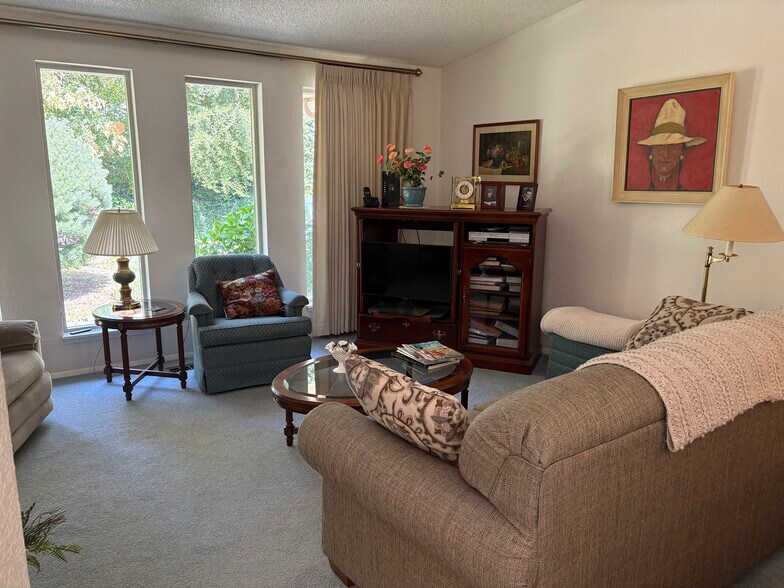 Living - 4917 36th Ave Ct