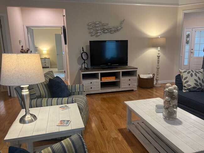 Building Photo - Lovely Furnished Home in The Haven