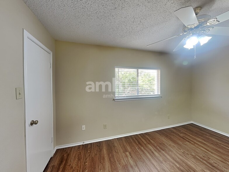 Building Photo - 8043 Cantura Mls