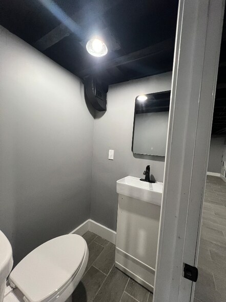 Building Photo - 6049 N Norwood St