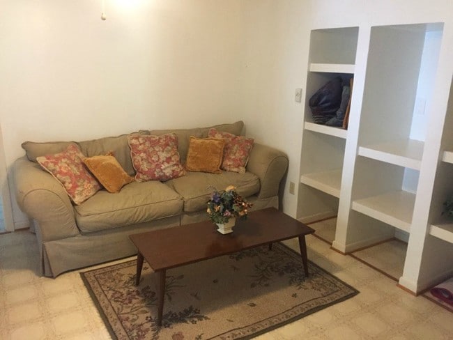 Building Photo - 294 Hines Ave