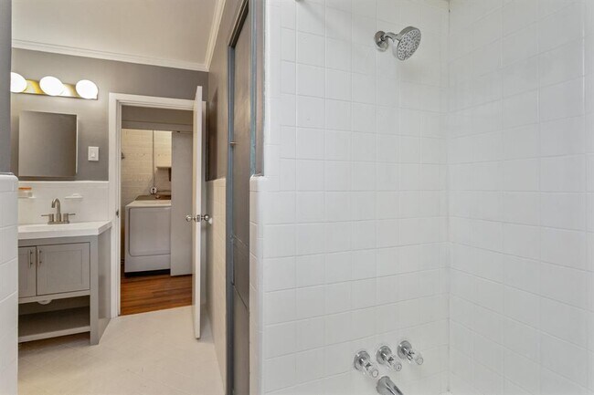 Building Photo - 10234 Hazelhurst Dr