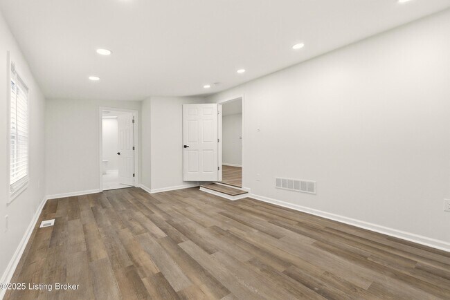 Building Photo - 702 Gheens Ave