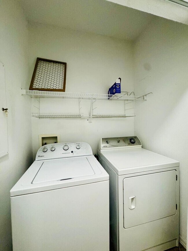 Building Photo - Spacious 2-Bedroom Townhome in Gated Fishh...