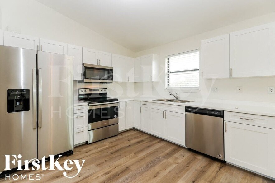 Building Photo - 50 Queen Ct