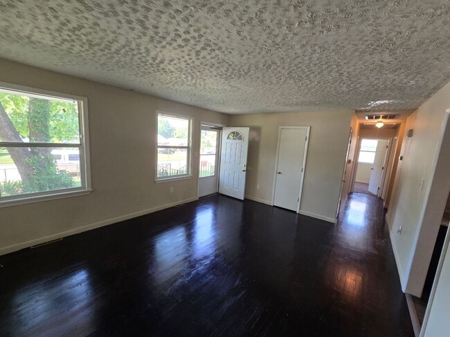 Building Photo - 3 bedroom home in Petersburg