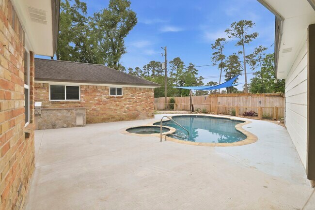 Building Photo - 15215 Parkville Dr
