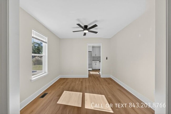 Building Photo - 955 Godber St