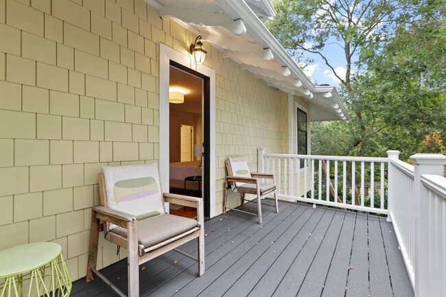Building Photo - 6bd/3.25ba Seattle House