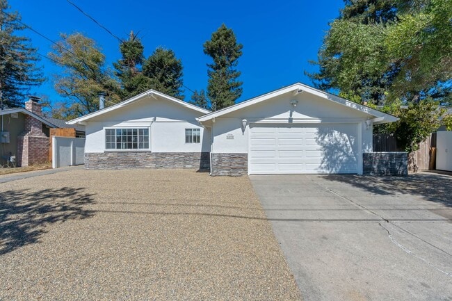 Building Photo - 4 bed/ 3 bath Single-Family Home in North Napa