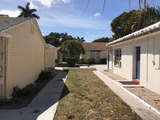 Building Photo - 4811 N Flagler Dr