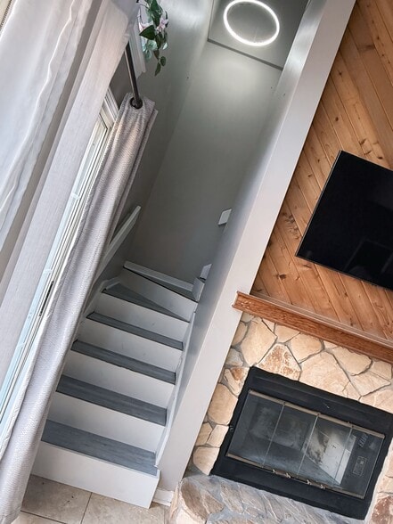 Stairs - 1159 Fromage Cir W