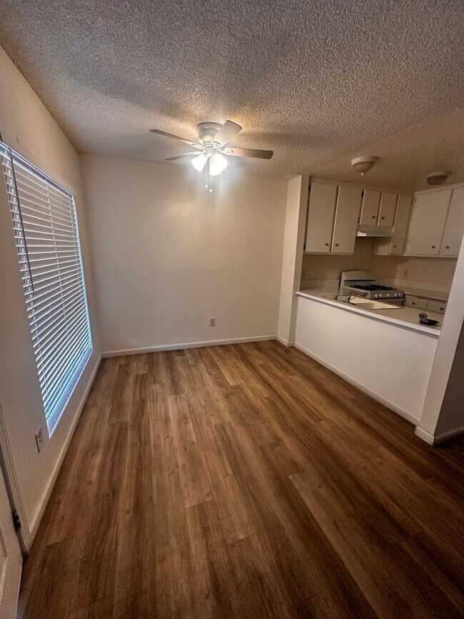 Building Photo - 2200 Cedro Ct