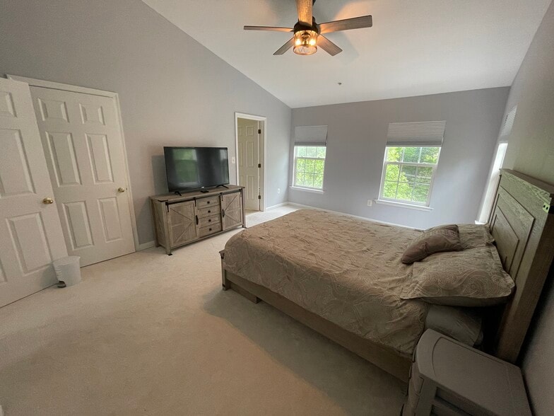 Building Photo - 2147 Hideaway Ct