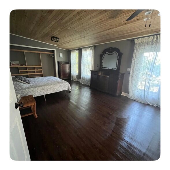 Master Bedroom - 46 Seneca Rd