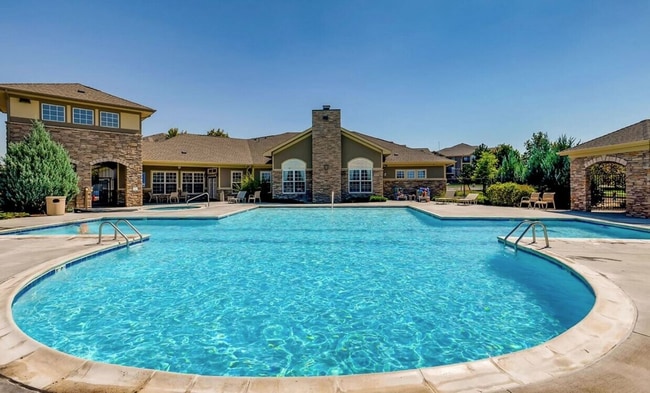 Building Photo - Top Floor Condo, Panoramic Mountain Views!