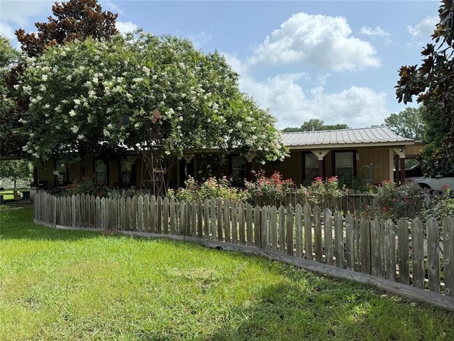 Building Photo - 1166 Manak Rd