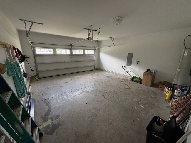 Building Photo - 3bd/2.5ba home with flexible Lease Length