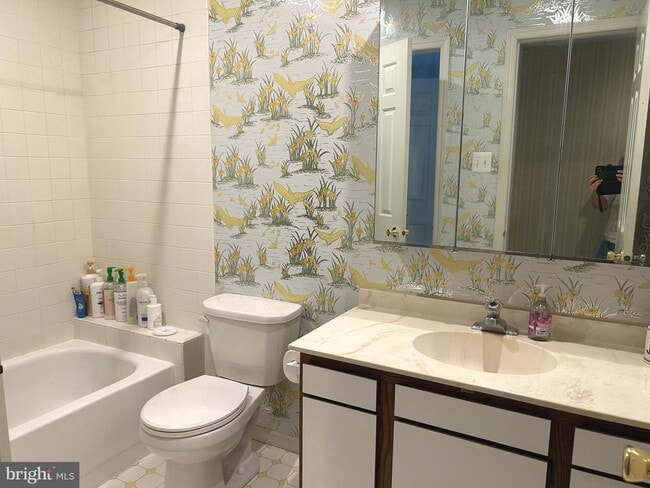 Building Photo - 206 Springhouse Pond