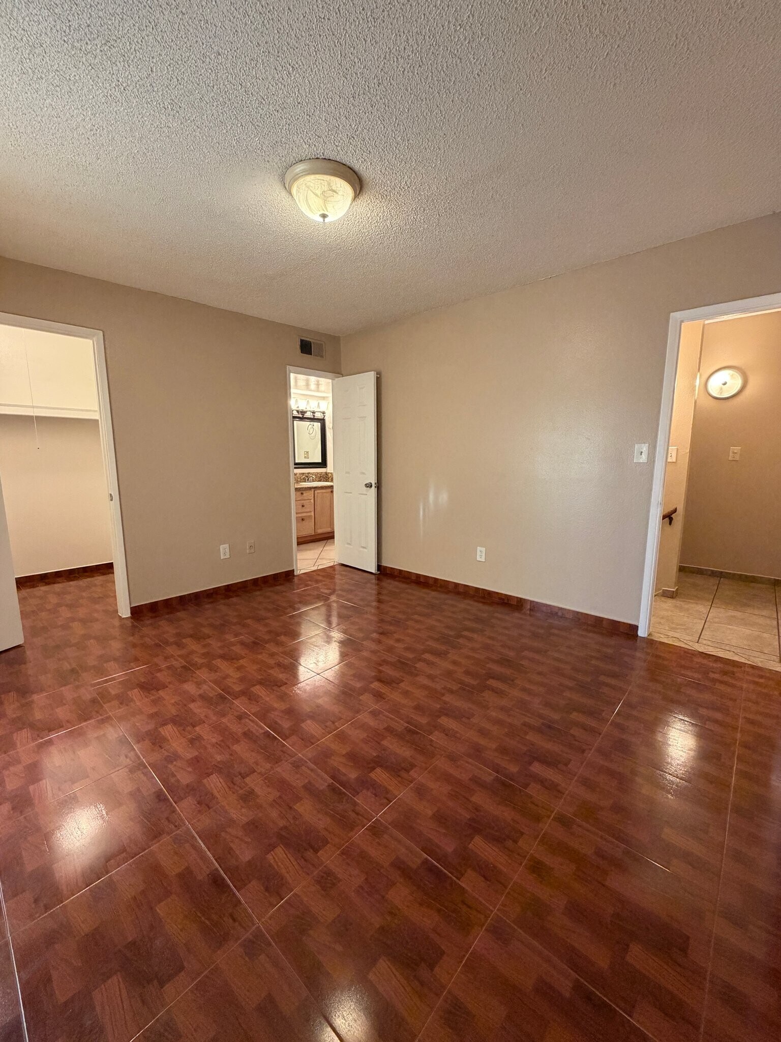 Building Photo - 6565 N 19th Ave