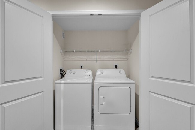 Building Photo - Modern 3-Bed Townhome on Quiet Cul-de-Sac ...