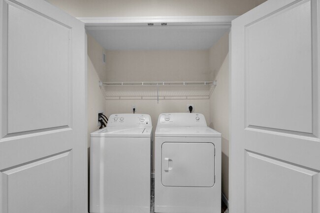 Building Photo - Modern 3-Bed Townhome on Quiet Cul-de-Sac in Bethlehem – Energy Efficient & Move-In Ready