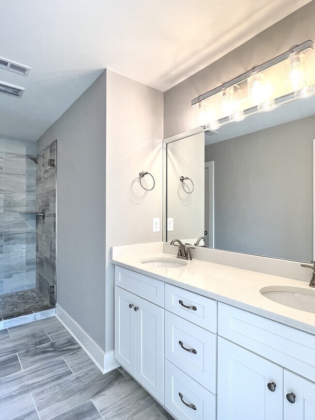 Building Photo - 710 Hollie Way