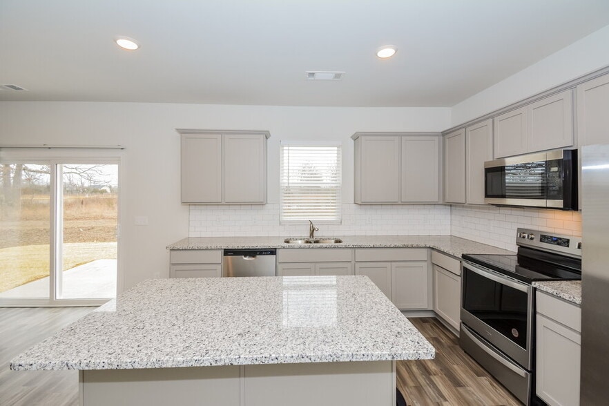 Building Photo - 622 Samuel