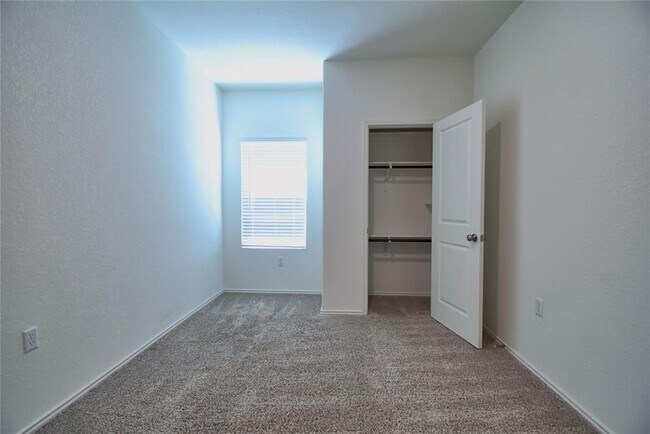 Building Photo - 2233 Forgetmenot Ln