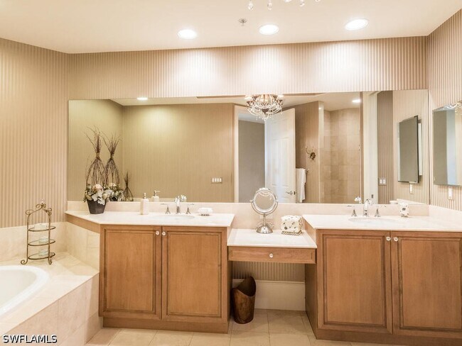 Building Photo - 2728 Tiburon Blvd E