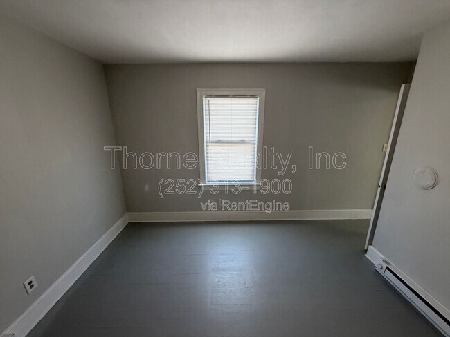 Building Photo - 912 Nashville Rd