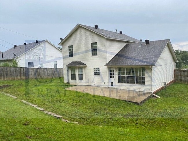 Building Photo - West LR Home