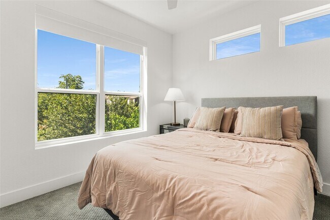 Building Photo - 4223 Delano Pl