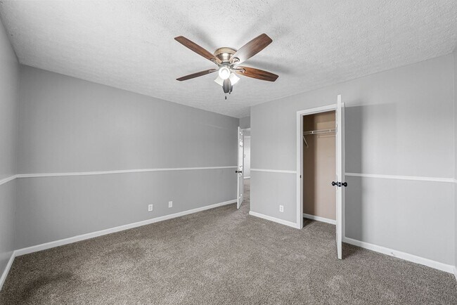 Building Photo - 100 Gleaves Ln