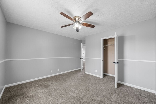 Building Photo - Oak Grove Cutie for Rent!