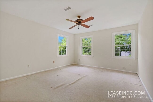 Building Photo - 3204 Ellicott St NW